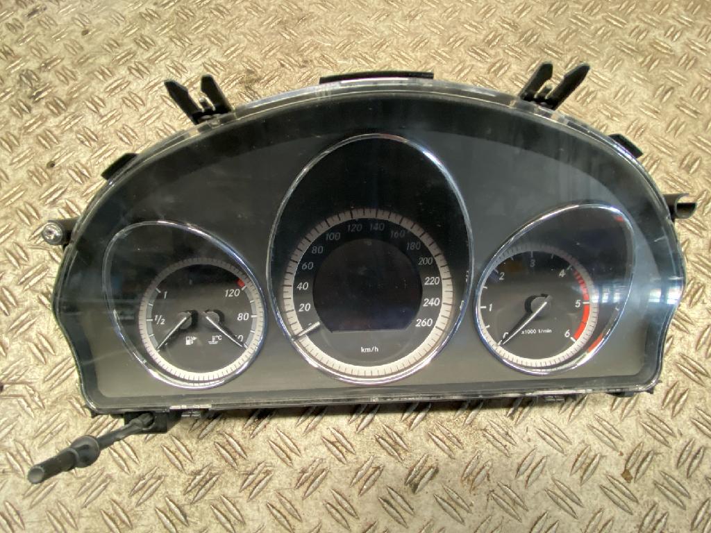 Tachometer MERCEDES-BENZ C-Klasse S204 A2044423321 C 220 CDI 170 PS Bild Tachometer MERCEDES-BENZ C-Klasse S204 A2044423321 C 220 CDI 170 PS