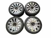 Reifen auf Alufelge AUDI A8 (4E) 4E0601025N