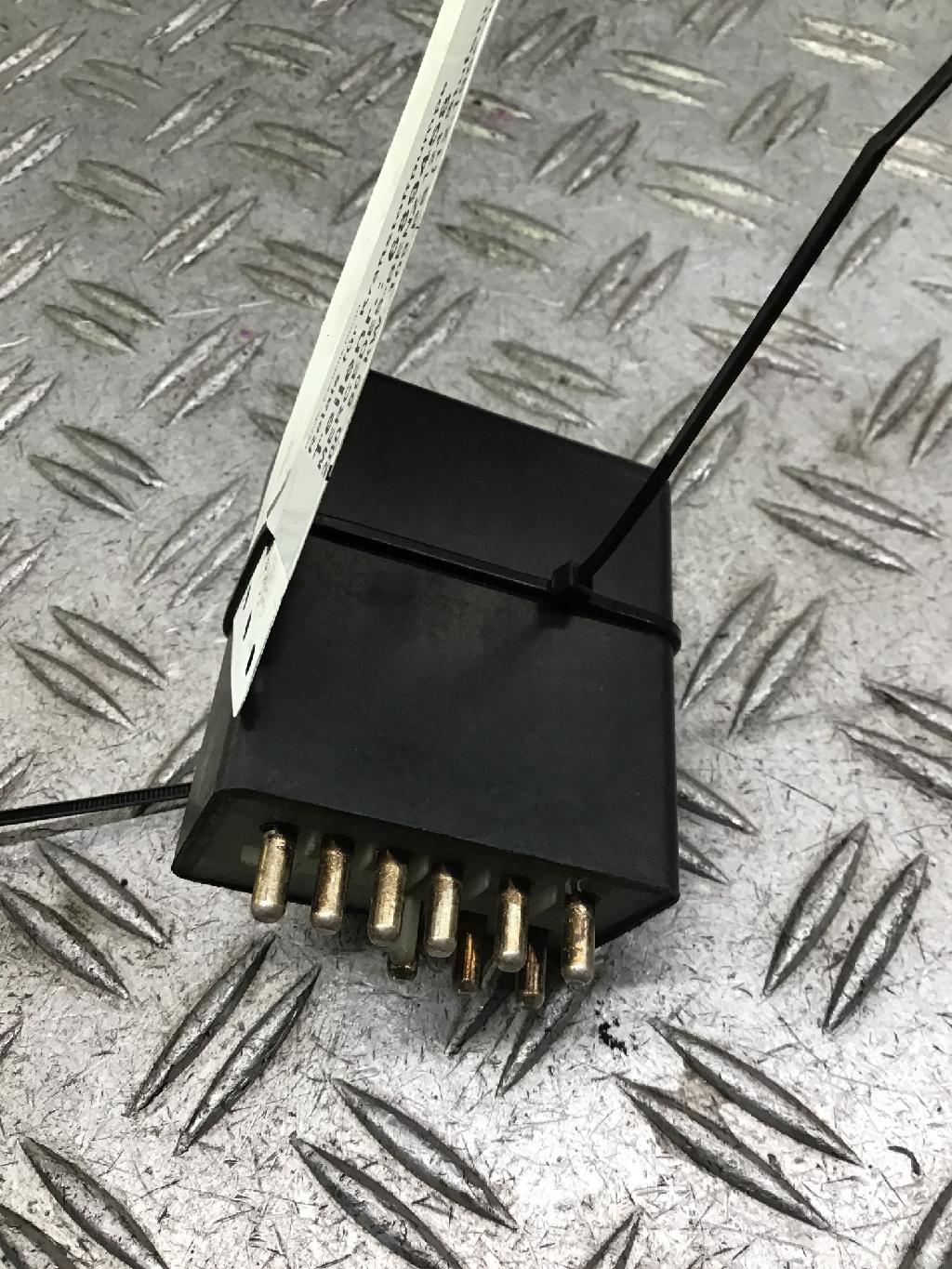 Relais für Kraftstoffpumpe MERCEDES-BENZ 124 Stufenheck (W124) 0025452105