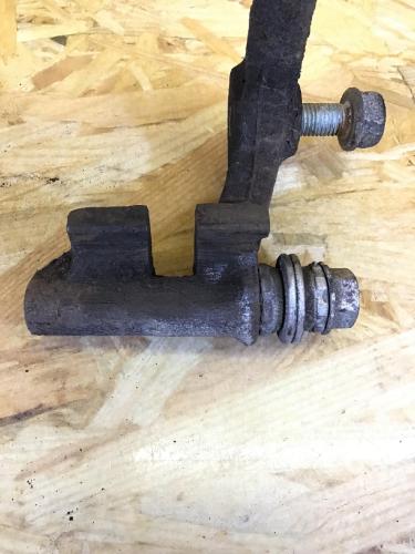 Bremssattelträger rechts hinten SKODA Octavia I Kombi (1U) 6Q0615426D Bild Bremssattelträger rechts hinten SKODA Octavia I Kombi (1U) 6Q0615426D