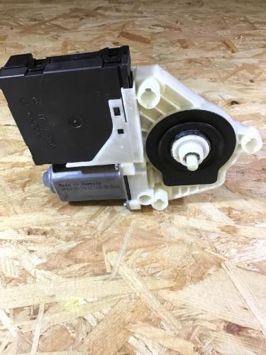 Motor Fensterheber links vorne VW Golf VI (5K) 5K0959701D Bild Motor Fensterheber links vorne VW Golf VI (5K) 5K0959701D