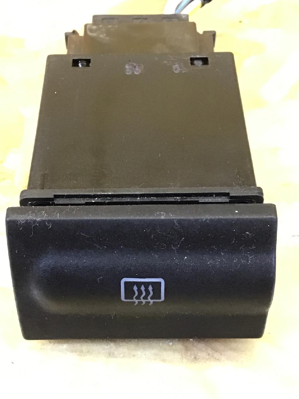 Schalter für Heckscheibe SKODA Octavia I Kombi (1U) 1U0959621A Bild Schalter für Heckscheibe SKODA Octavia I Kombi (1U) 1U0959621A