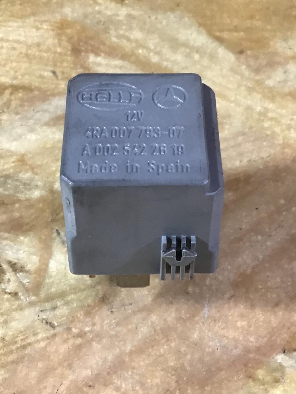 Relais MERCEDES-BENZ C-Klasse T-Modell (S203) A0025422619