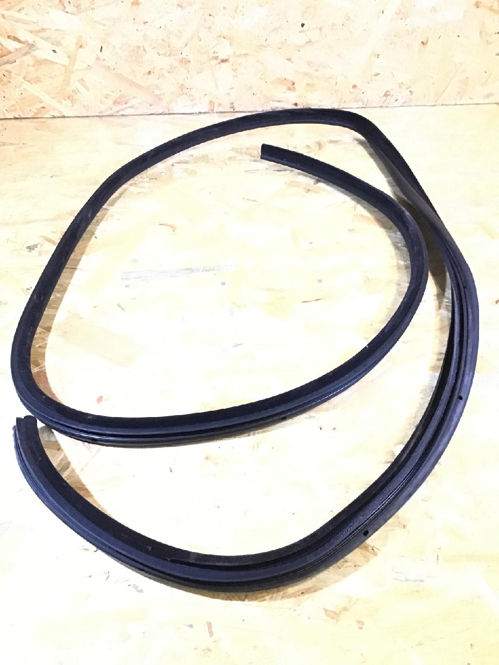 Türgummi links hinten BMW 5er (E39) Bild Türgummi links hinten BMW 5er (E39)