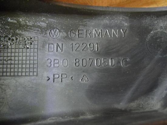 Stoßstangenhalter rechts vorne VW Passat B5 Variant (3B5) 3B0807050C Bild Stoßstangenhalter rechts vorne VW Passat B5 Variant (3B5) 3B0807050C