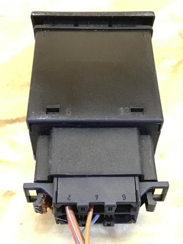 Schalter für Tankklappe SKODA Octavia I Kombi (1U) 1U0959833C Bild Schalter für Tankklappe SKODA Octavia I Kombi (1U) 1U0959833C
