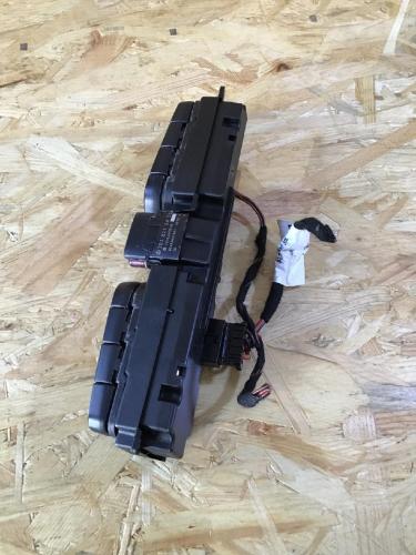 Schalter für Sitzheizung MERCEDES-BENZ C-Klasse (W203) 2038215458 Bild Schalter für Sitzheizung MERCEDES-BENZ C-Klasse (W203) 2038215458