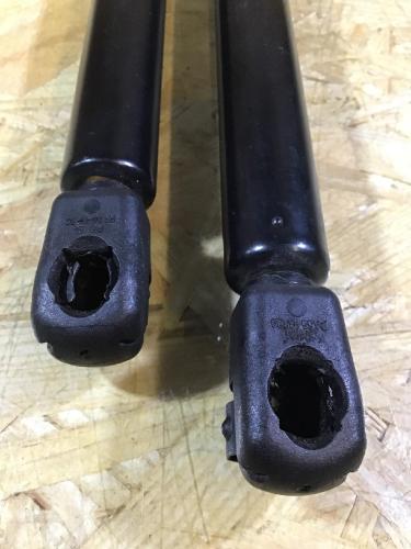 Heckklappendämpfer FORD Focus Turnier (DNW) Bild Heckklappendämpfer FORD Focus Turnier (DNW)