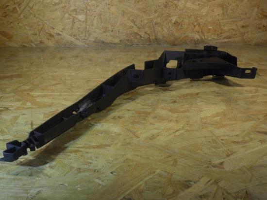 Stoßstangenhalter rechts vorne VW Passat B5 Variant (3B5) 3B0807050C Bild Stoßstangenhalter rechts vorne VW Passat B5 Variant (3B5) 3B0807050C