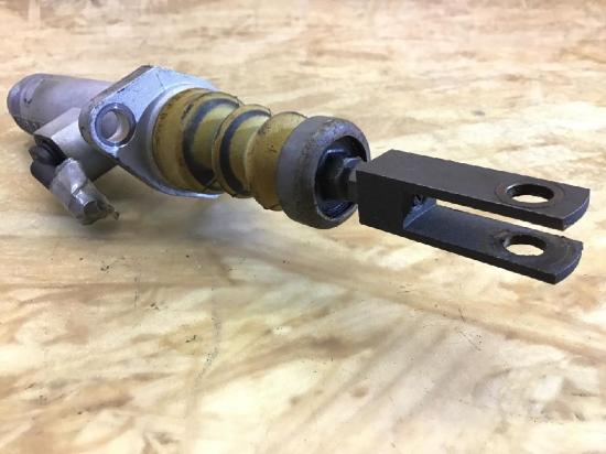 Kupplungsgeberzylinder AUDI 80 (8C, B4) 893721401D Bild Kupplungsgeberzylinder AUDI 80 (8C, B4) 893721401D