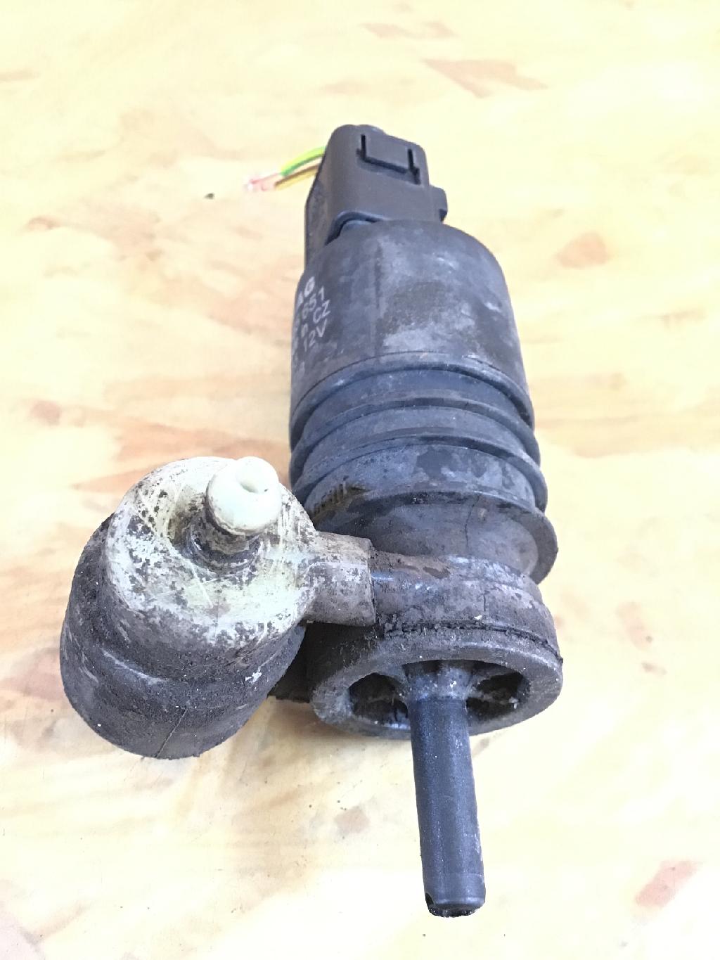 Scheibenwaschanlagenpumpe VW Sharan (7M) 1J6955651 Bild Scheibenwaschanlagenpumpe VW Sharan (7M) 1J6955651