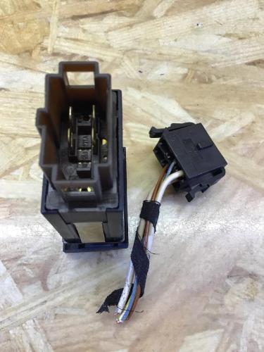 Schalter für Heckscheibe SKODA Octavia I Kombi (1U) 1U0959621A Bild Schalter für Heckscheibe SKODA Octavia I Kombi (1U) 1U0959621A