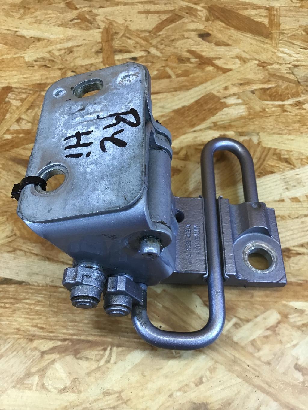 Türscharnier hinten rechts AUDI A3 (8P) 8P4833412A Bild Türscharnier hinten rechts AUDI A3 (8P) 8P4833412A