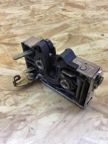 Türschloss rechts hinten AUDI 80 (8C, B4) 8A0839016A Bild Türschloss rechts hinten AUDI 80 (8C, B4) 8A0839016A