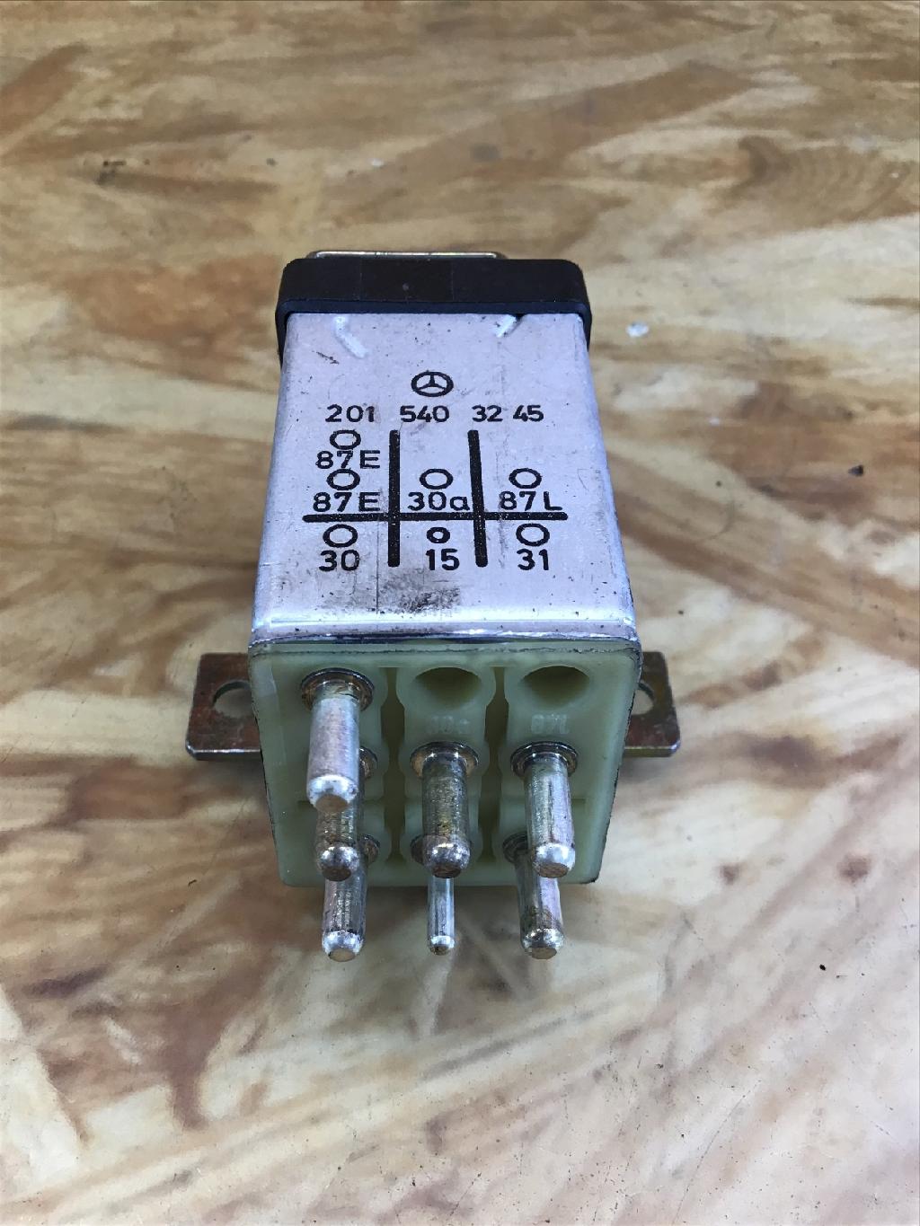 Überspannungsschutzrelais für ABS MERCEDES-BENZ C-Klasse (W202) 201540324