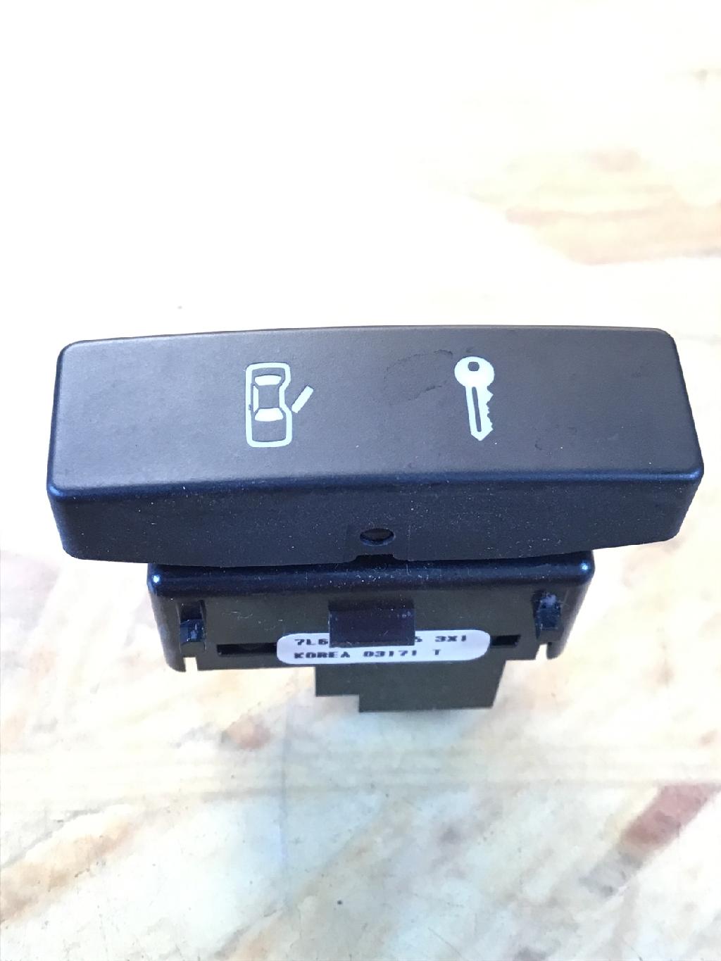 Schalter für Zentralverriegelung VW Touareg I (7L) 7L6962125 Bild Schalter für Zentralverriegelung VW Touareg I (7L) 7L6962125