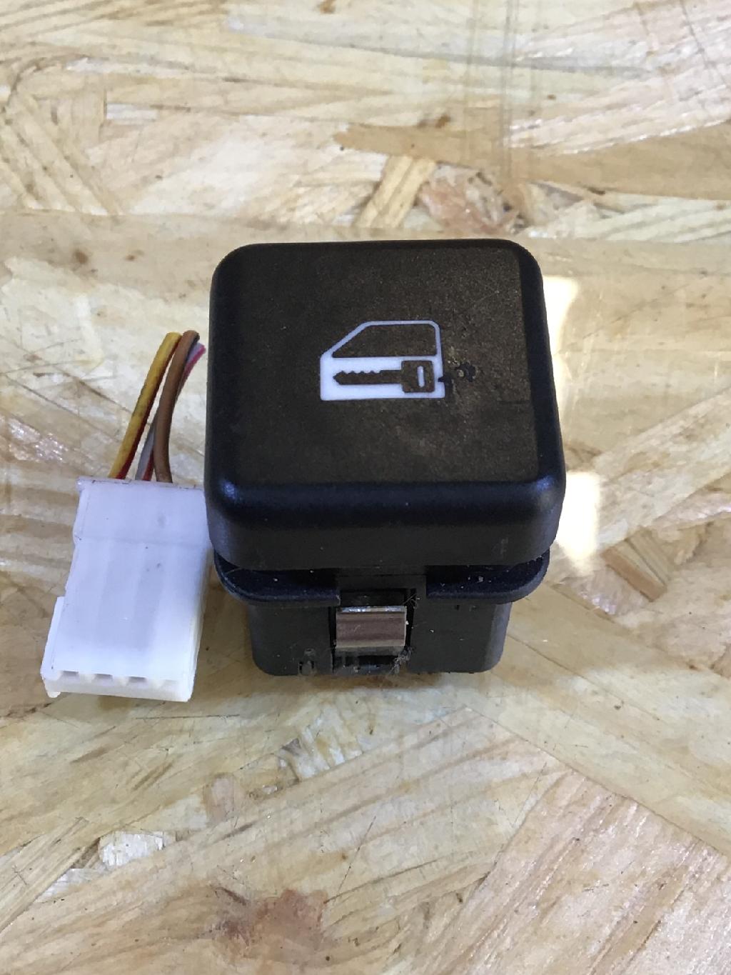 Schalter für Zentralverriegelung BMW 5er (E39) 8360828 Bild Schalter für Zentralverriegelung BMW 5er (E39) 8360828