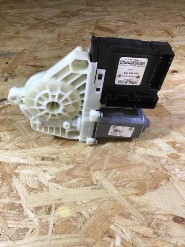 Motor Fensterheber links vorne VW Golf VI (5K) 5K0959701D Bild Motor Fensterheber links vorne VW Golf VI (5K) 5K0959701D