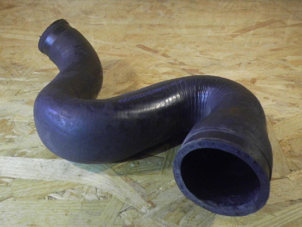 Ladeluftschlauch VW Passat B5 Variant (3B5) 8D0145823C Bild Ladeluftschlauch VW Passat B5 Variant (3B5) 8D0145823C