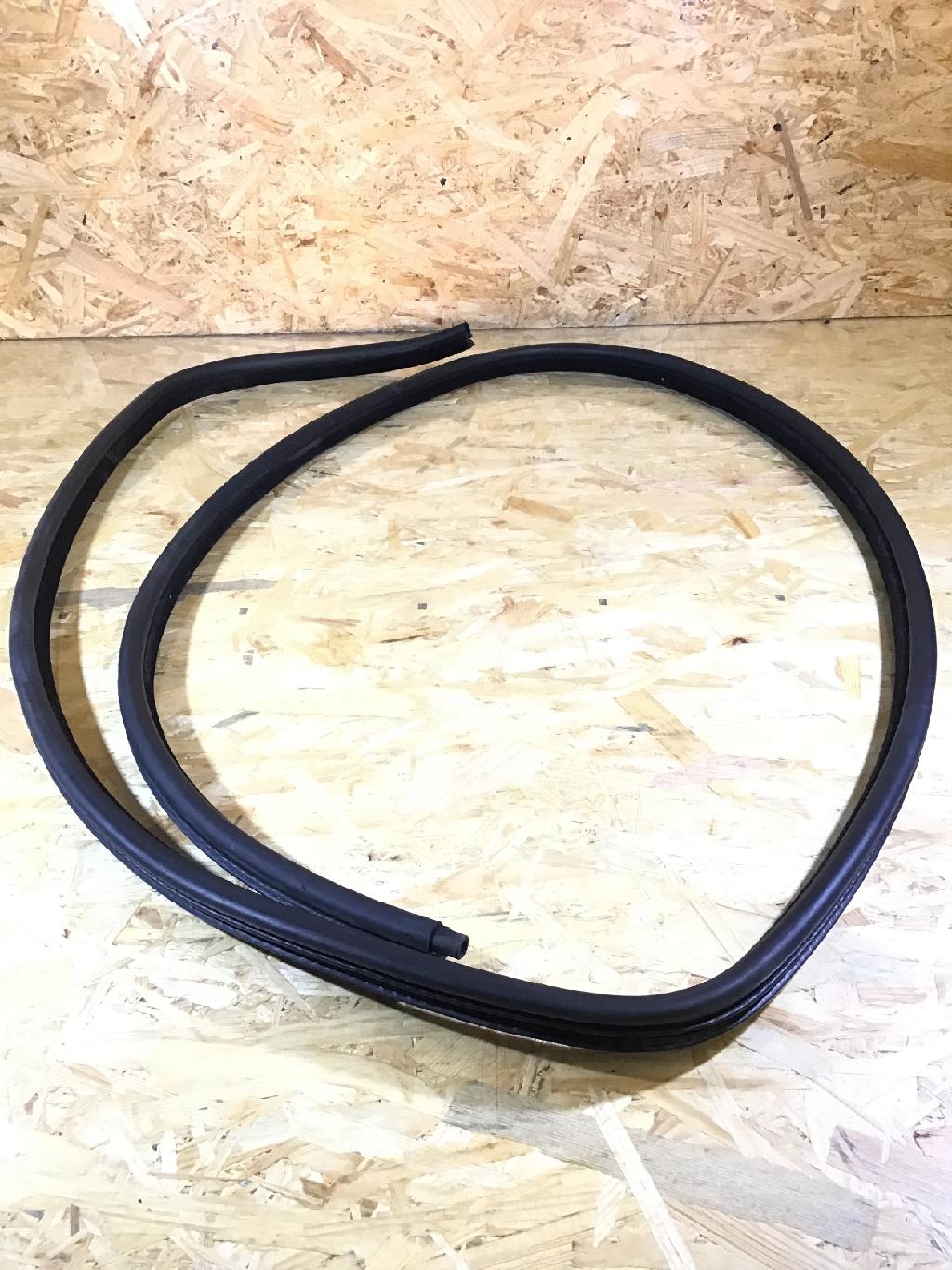 Türgummi rechts hinten BMW 5er (E39) Bild Türgummi rechts hinten BMW 5er (E39)