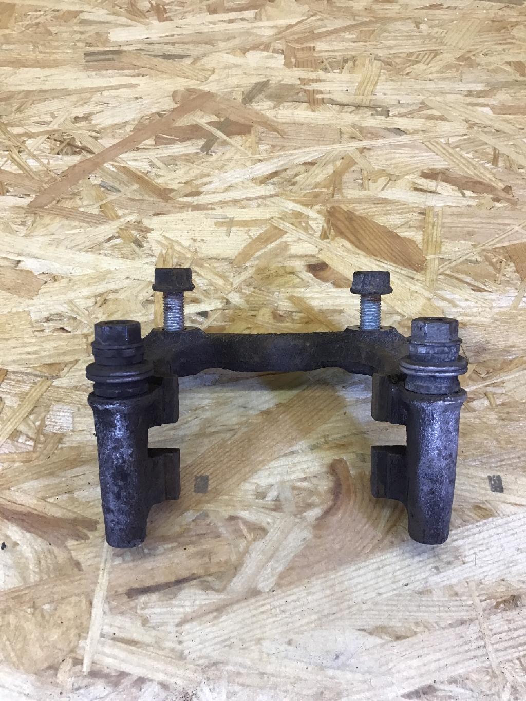 Bremssattelträger rechts hinten SKODA Octavia I Kombi (1U) 6Q0615426D Bild Bremssattelträger rechts hinten SKODA Octavia I Kombi (1U) 6Q0615426D