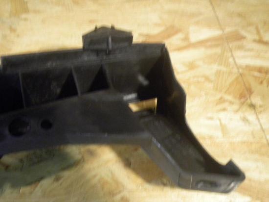 Stoßstangenhalter rechts vorne VW Passat B5 Variant (3B5) 3B0807050C Bild Stoßstangenhalter rechts vorne VW Passat B5 Variant (3B5) 3B0807050C