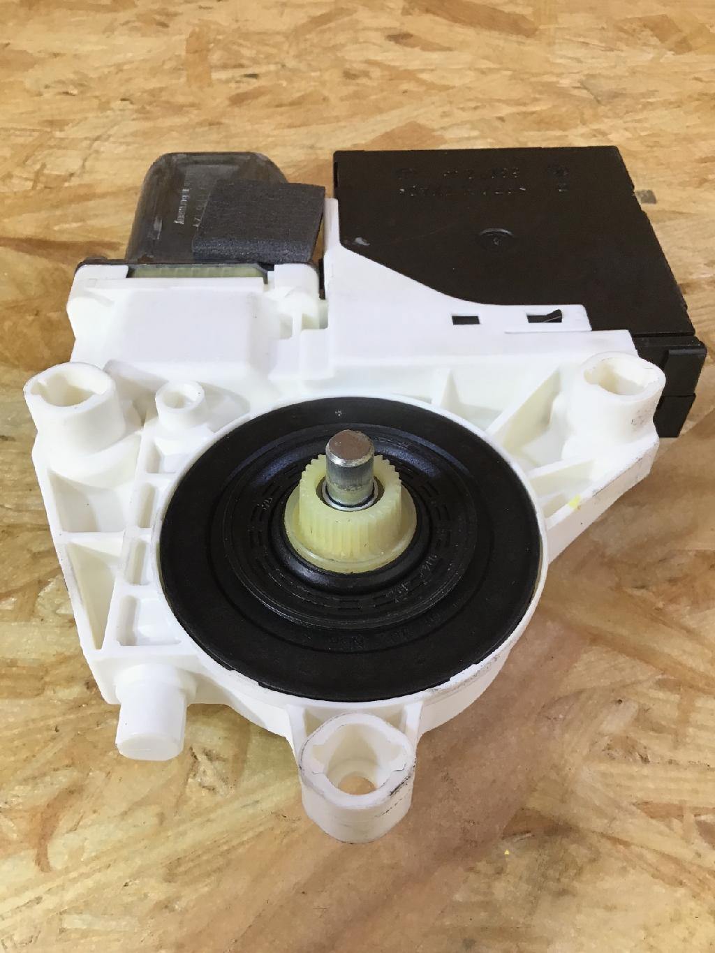 Motor Fensterheber rechts vorne AUDI A3 Sportback (8P) 8P0959802H Bild Motor Fensterheber rechts vorne AUDI A3 Sportback (8P) 8P0959802H