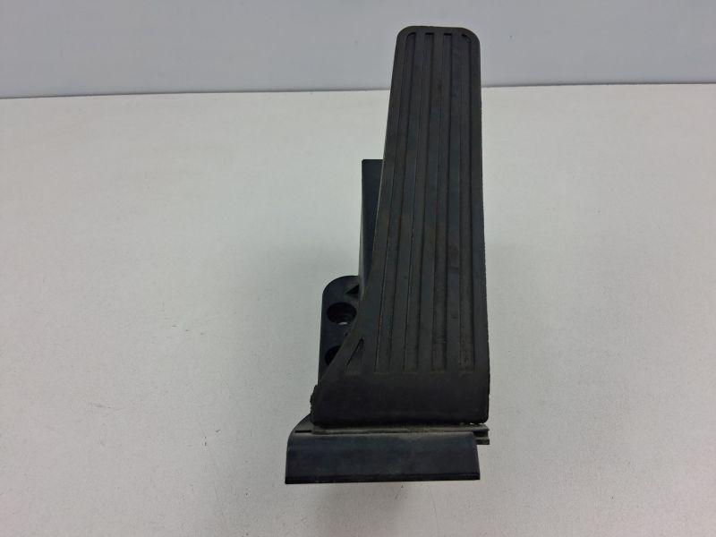 Gaspedal / Fahrpedal MERCEDES-BENZ C-KLASSE (W204) C 320 CDI 165 KW A2043000004