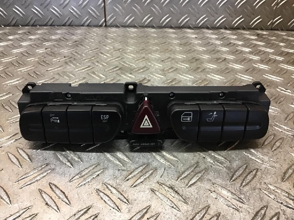 Schalter für Warnblinker MERCEDES-BENZ C-Klasse (W203) 2038215779 Bild Schalter für Warnblinker MERCEDES-BENZ C-Klasse (W203) 2038215779