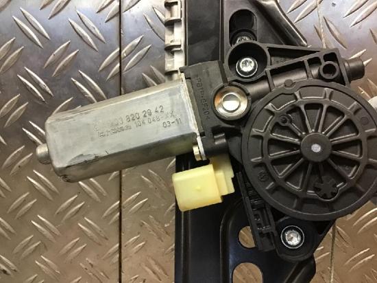 Fensterheber links hinten MERCEDES-BENZ C-Klasse (W203) 0130822008 Bild Fensterheber links hinten MERCEDES-BENZ C-Klasse (W203) 0130822008