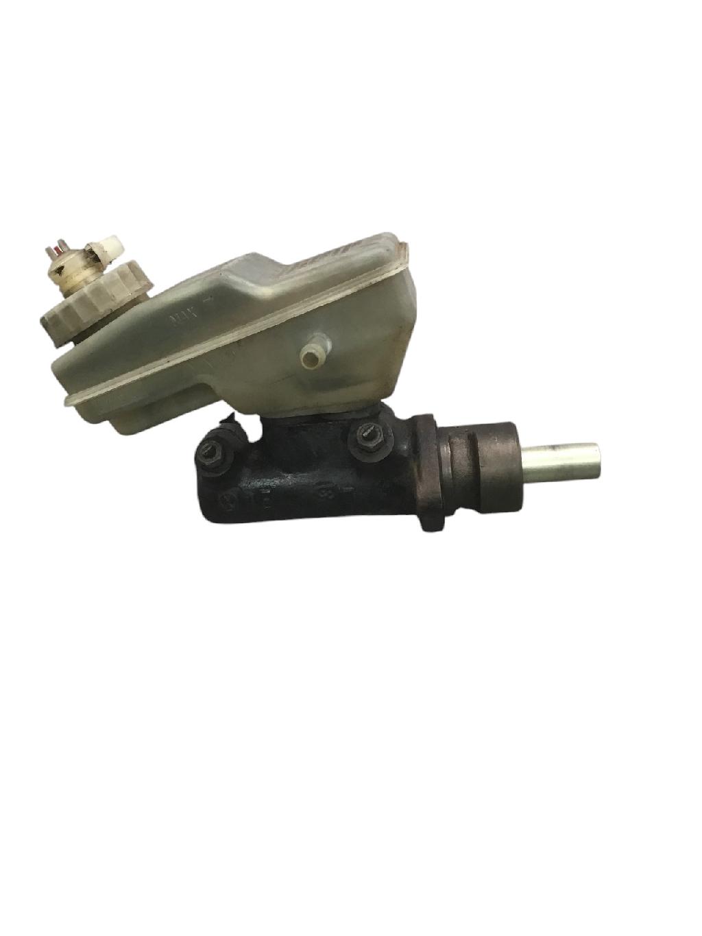 Hauptbremszylinder VW Transporter T4 California 701611303E Bild Hauptbremszylinder VW Transporter T4 California 701611303E