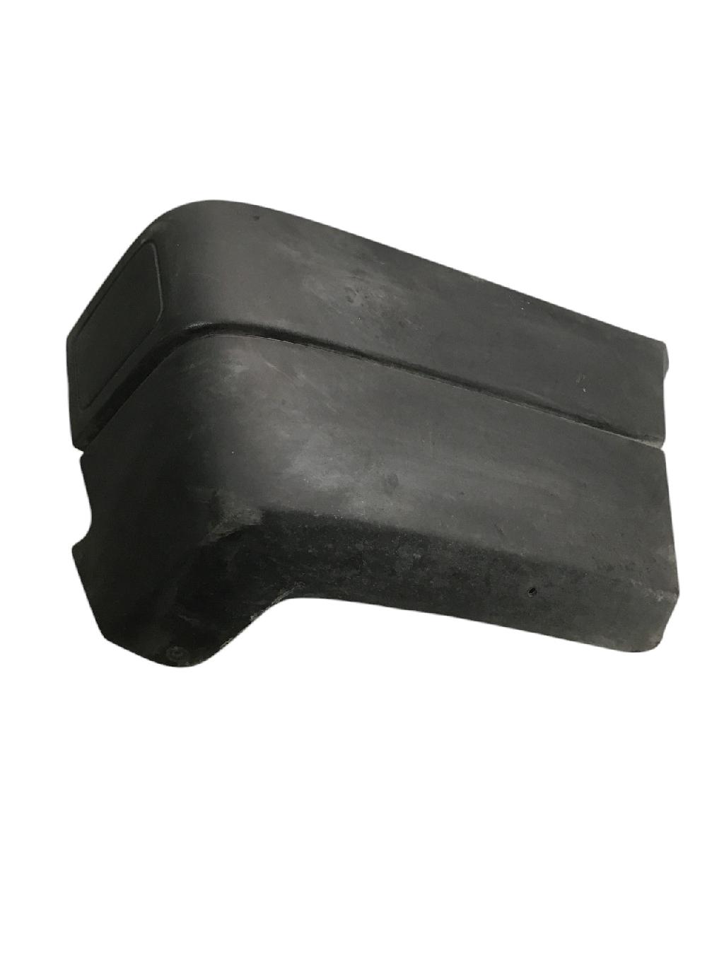 Stoßstangenecke rechts hinten VW Transporter T4 California 701807322B Bild Stoßstangenecke rechts hinten VW Transporter T4 California 701807322B