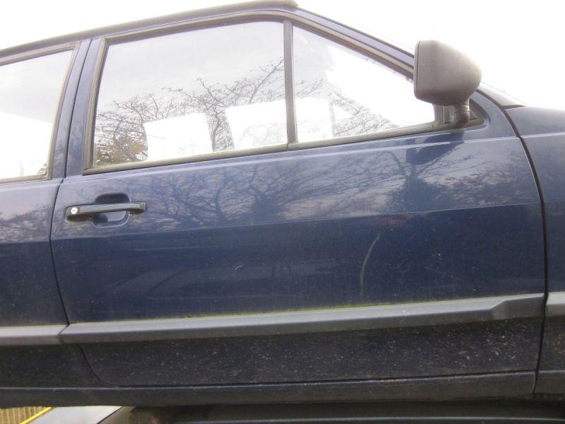 Tür rechts 3-Türer Blau LA5E,Kratzer siehe Foto VW POLO COUPE (86C, 80) 1.0 CAT 33 KW 867831052E Bild Tür rechts 3-Türer Blau LA5E,Kratzer siehe Foto VW POLO COUPE (86C, 80) 1.0 CAT 33 KW 867831052E