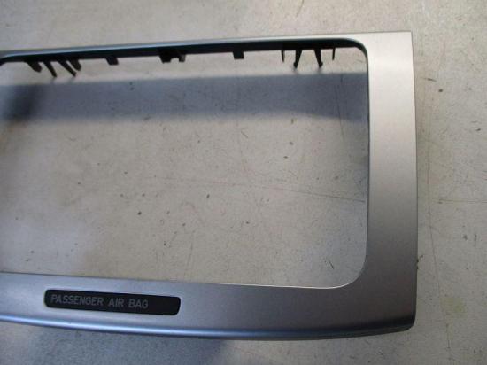 Radio/CD-Wechsler-Kombination Blende Deckoblende Abdeckung VW GOLF V (1K1) 1.9 TDI 77 KW 3C0858069AE Bild Radio/CD-Wechsler-Kombination Blende Deckoblende Abdeckung VW GOLF V (1K1) 1.9 TDI 77 KW 3C0858069AE