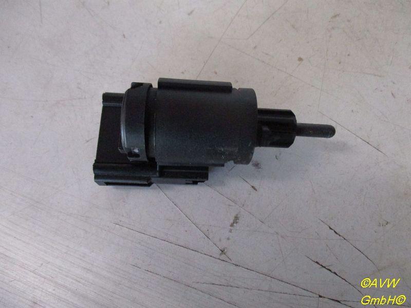 Schalter, Bremsleuchte VW GOLF V (1K1) 1.6 FSI 85 KW 3B0945511A Bild Schalter, Bremsleuchte VW GOLF V (1K1) 1.6 FSI 85 KW 3B0945511A