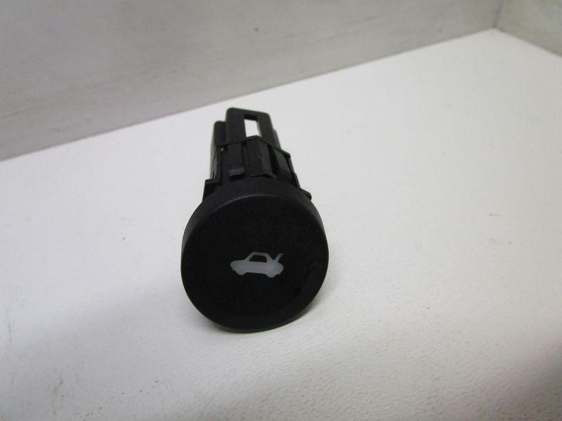 Schalter Heckklappe FORD FIESTA V (JH_, JD_) 1.3 51 KW D3L0A Bild Schalter Heckklappe FORD FIESTA V (JH_, JD_) 1.3 51 KW D3L0A