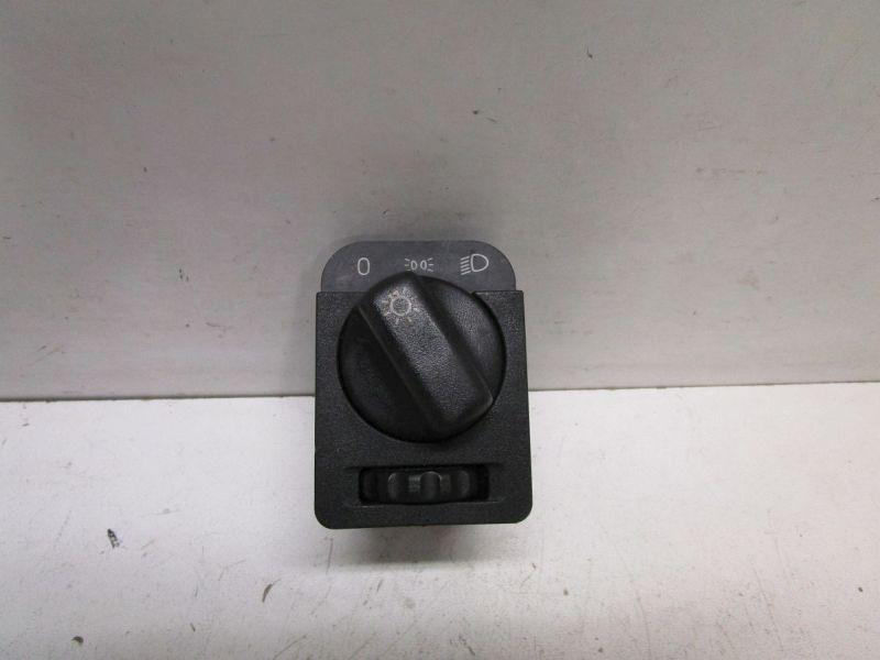 Schalter Licht OPEL OMEGA A (16_, 17_, 19_) 2.0 I 85 KW 90213283 Bild Schalter Licht OPEL OMEGA A (16_, 17_, 19_) 2.0 I 85 KW 90213283