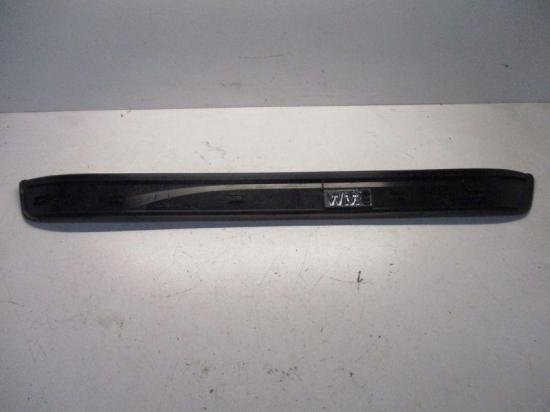 Zierleiste Einstiegsleiste links vorn Kratzer siehe Bild BMW 3 TOURING (E91) 320D 130 KW 7060279 Bild Zierleiste Einstiegsleiste links vorn Kratzer siehe Bild BMW 3 TOURING (E91) 320D 130 KW 7060279