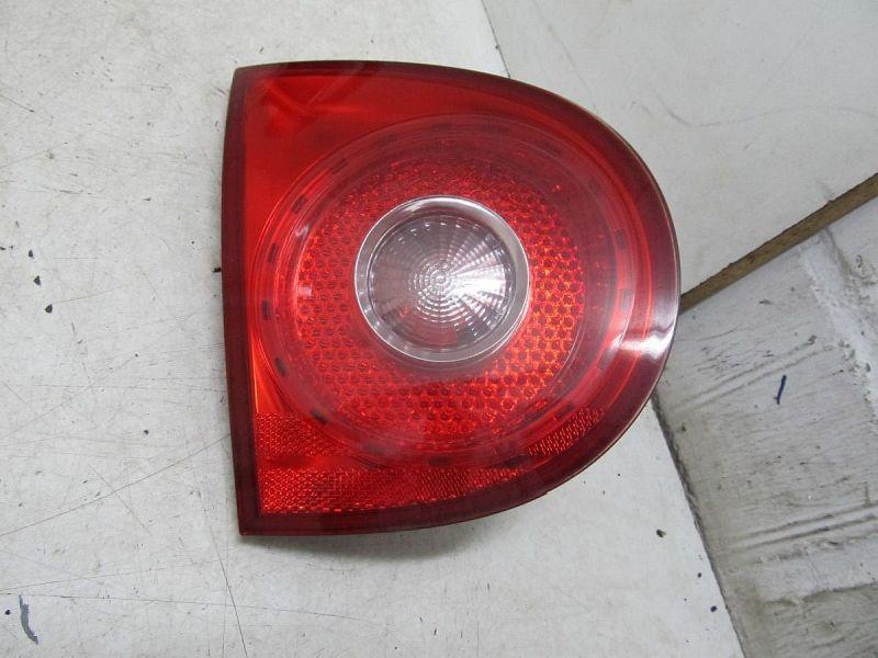 Rückfahrleuchte Rückleuchte links innen VW GOLF V (1K1) 1.6 FSI 85 KW 1K6945093E Bild Rückfahrleuchte Rückleuchte links innen VW GOLF V (1K1) 1.6 FSI 85 KW 1K6945093E