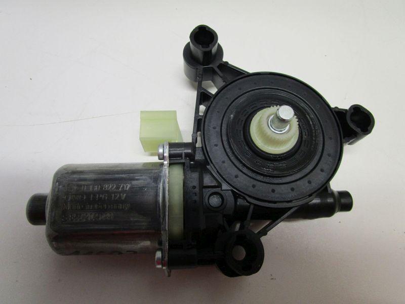 Motor Fensterheber rechts vorn VW GOLF SPORTSVAN (AM1) 2.0 TDI 110 KW 5Q0959801B 0130822717 Bild Motor Fensterheber rechts vorn VW GOLF SPORTSVAN (AM1) 2.0 TDI 110 KW 5Q0959801B 0130822717