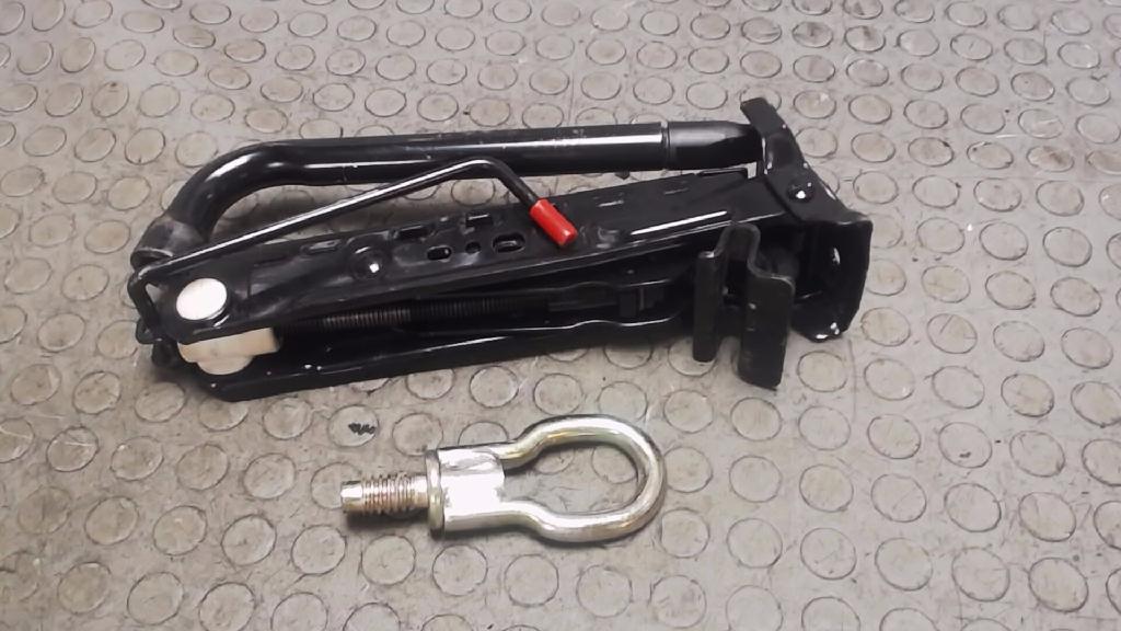 Wagenheber / Abschlepphaken Ford Fusion JU2