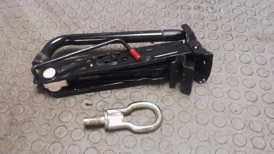 Wagenheber / Abschlepphaken Ford Fusion JU2 Bild Wagenheber / Abschlepphaken Ford Fusion JU2