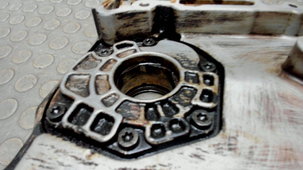 Steuergehäuse / Stirndeckel Opel Corsa D 55556309