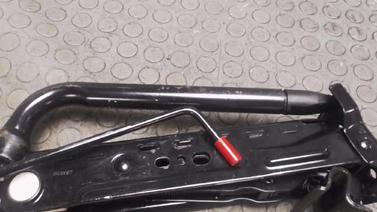 Wagenheber / Abschlepphaken Ford Fusion JU2 Bild Wagenheber / Abschlepphaken Ford Fusion JU2