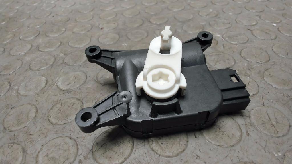 Stellmotor Temperaturregelklappe VW Golf 5K 0132801340