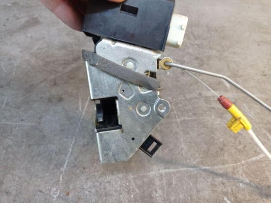 Türschloss Schloss links hinten BMW 5 TOURING (E39) 520I 110 KW 8352165 Bild Türschloss Schloss links hinten BMW 5 TOURING (E39) 520I 110 KW 8352165