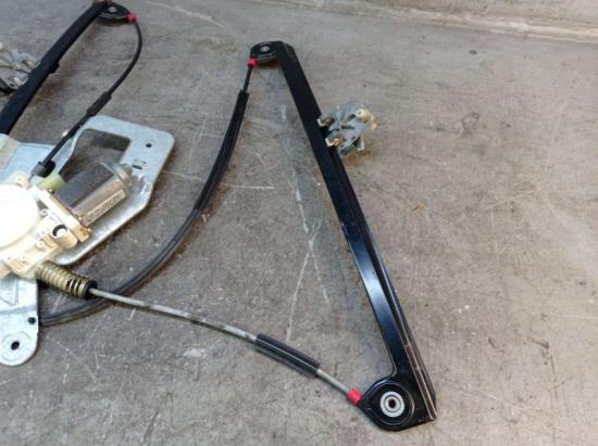 Fensterheber vorne rechts mit Fensterhebermotor BMW 5 TOURING (E39) 520I 110 KW 9030187 Bild Fensterheber vorne rechts mit Fensterhebermotor BMW 5 TOURING (E39) 520I 110 KW 9030187