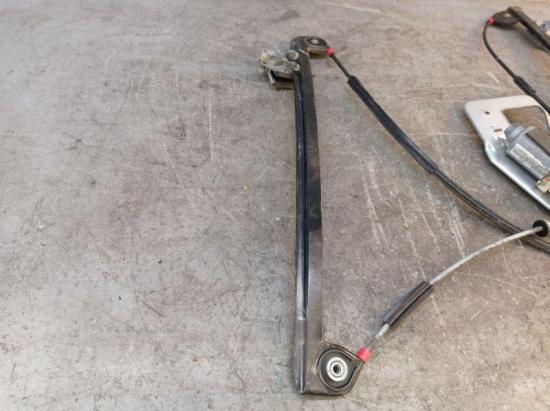 Fensterheber vorne links mit Fensterhebermotor BMW 5 TOURING (E39) 520I 110 KW Bild Fensterheber vorne links mit Fensterhebermotor BMW 5 TOURING (E39) 520I 110 KW