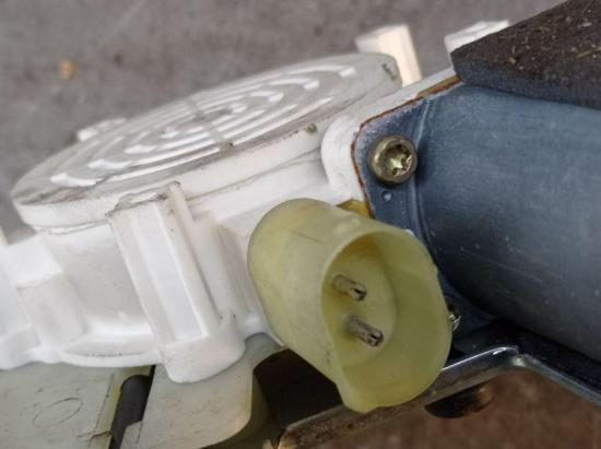 Fensterheber vorne links mit Fensterhebermotor BMW 5 TOURING (E39) 520I 110 KW Bild Fensterheber vorne links mit Fensterhebermotor BMW 5 TOURING (E39) 520I 110 KW