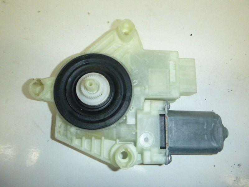 Motor Fensterheber rechts hinten VW GOLF VII VARIANT 1.4 TSI 90 KW 5Q4959812D Bild Motor Fensterheber rechts hinten VW GOLF VII VARIANT 1.4 TSI 90 KW 5Q4959812D